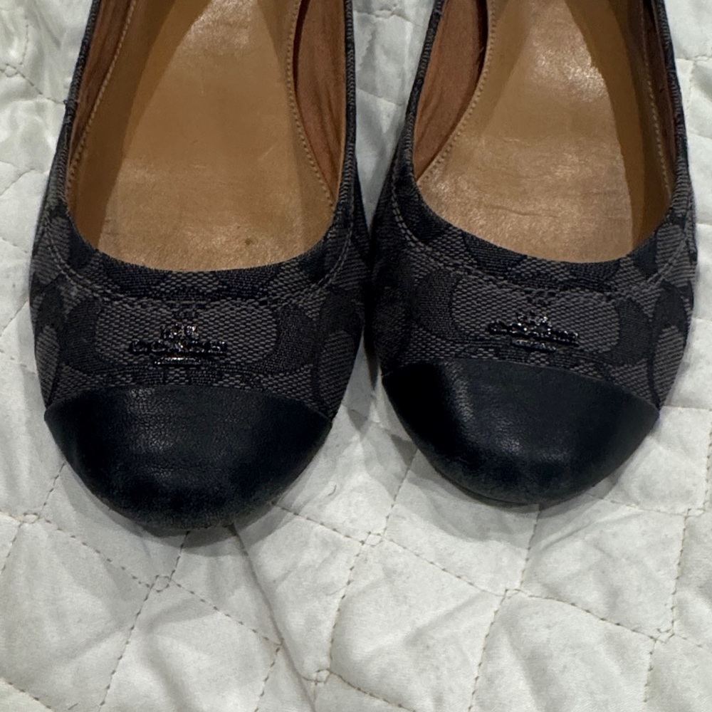COACH Elegant Black Women's Flats - Picture 4 of 12